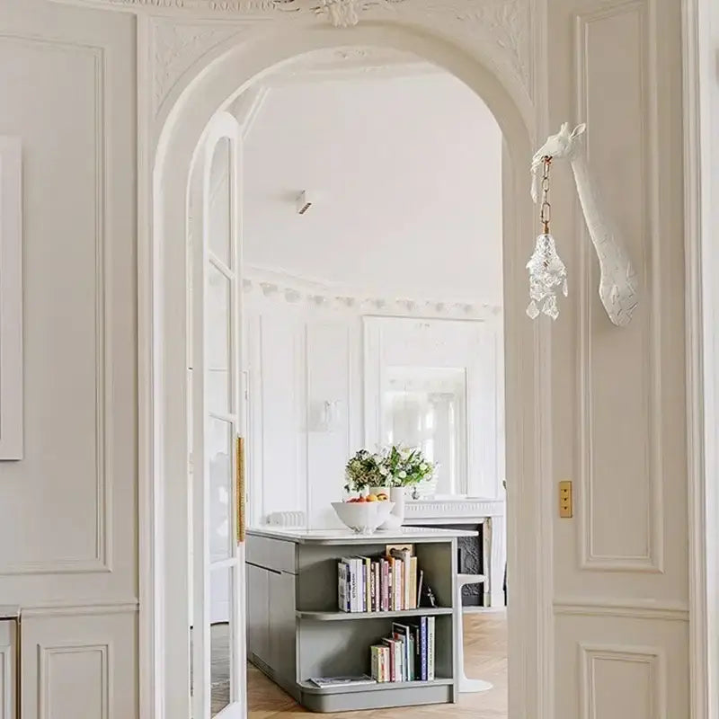 Applique Murale Animal Avec Une Tête De Girafe Blanche Élégante