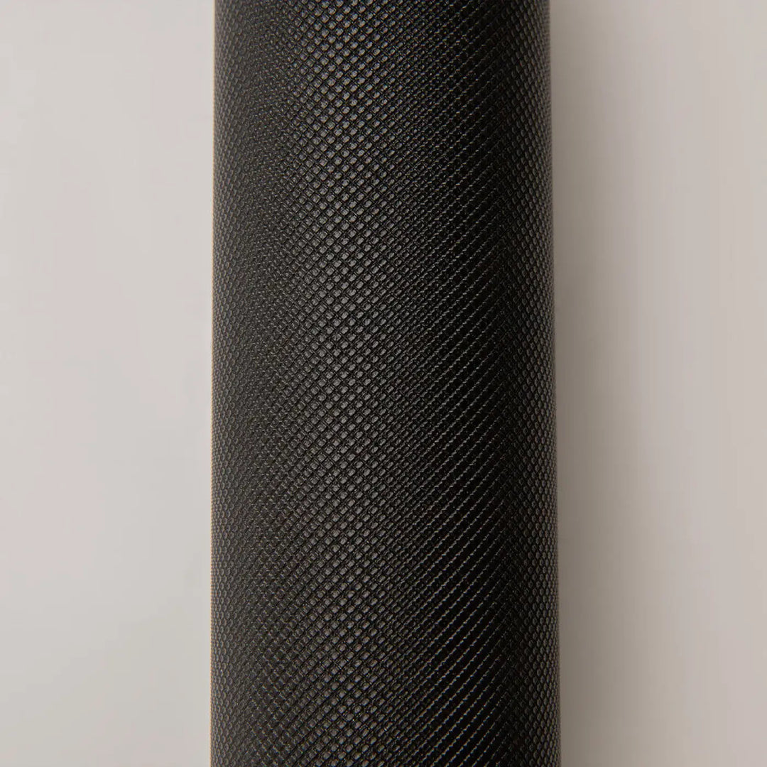 Applique murale artisan en cylindre texturé noir avec surface à motif losange pour éclairage d’accent élégant