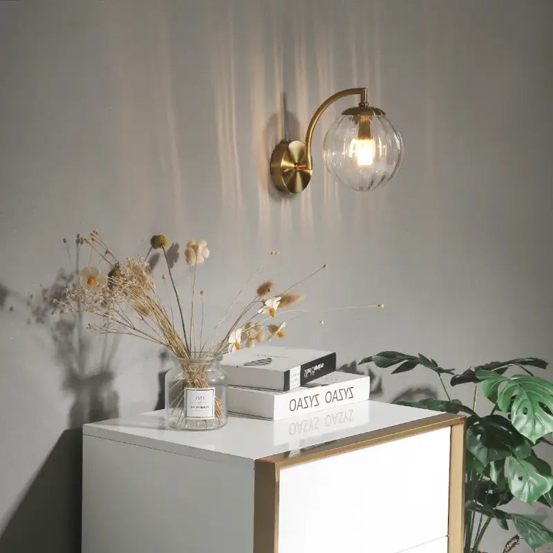 Applique Murale Avec Boule En Verre Teinté Élégant