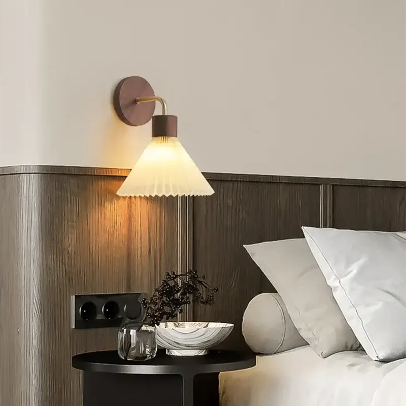 Applique Murale Avec Support En Bois Et Abat-Jour Blanc