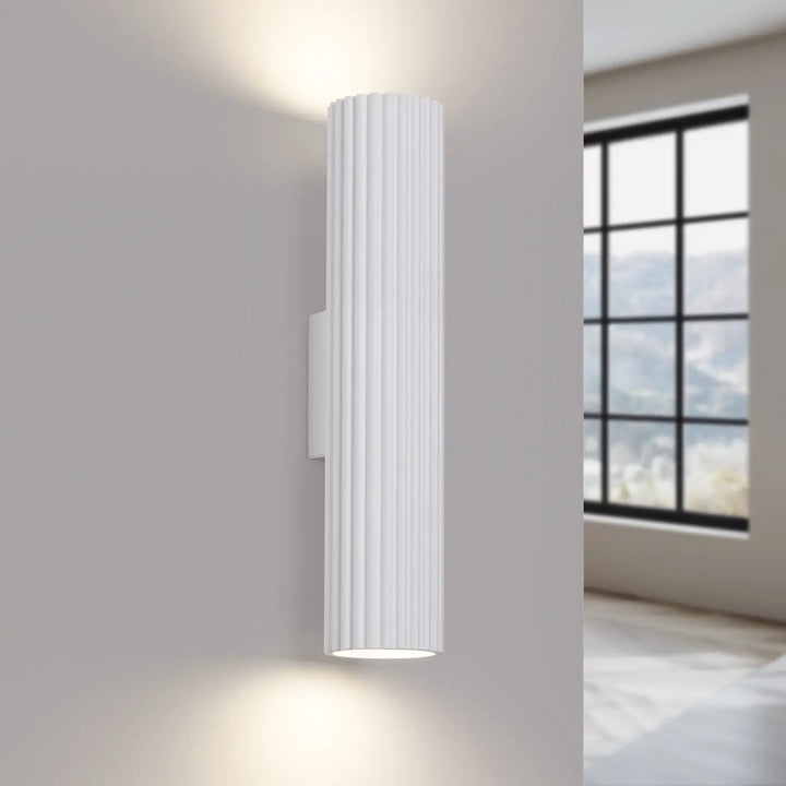 Applique murale karbon 30 blanc en design minimaliste avec ampoules gu10 interchangeables et plafonnier karbon allie style moderne