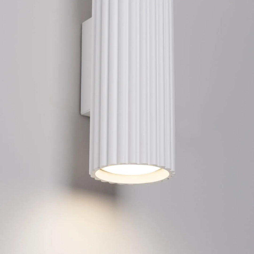 Applique murale karbon 20 blanc en colonnes cannelées avec lumière circulaire douce design minimaliste et ampoules gu10 interchangeables