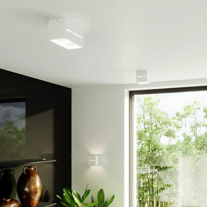 Applique murale lobo maxi blanc avec design minimaliste carré et perforation lobo pour éclairage moderne intérieur