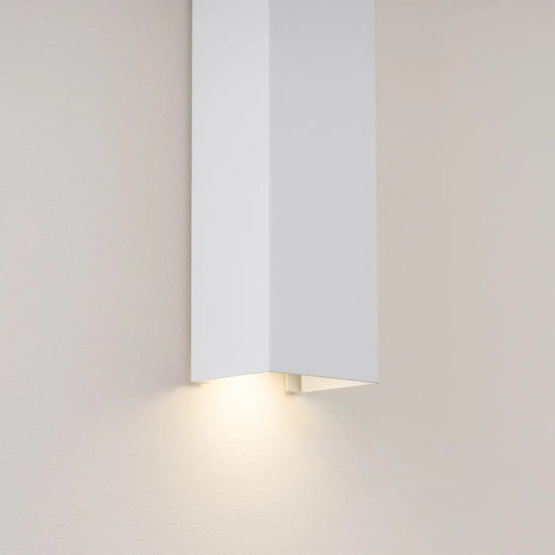 Applique murale freya 150 blanc minimaliste avec lumière douce vers le bas, compose dappliques murales en cinq coloris