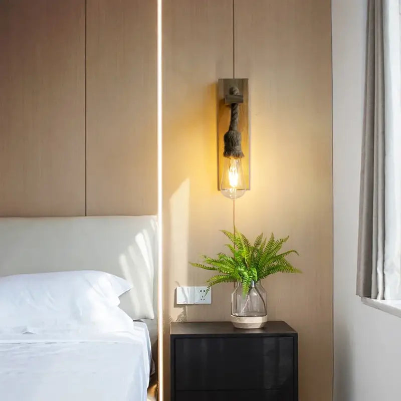 Applique Murale En Bois Avec Une Corde De Marin Au Style Naturel