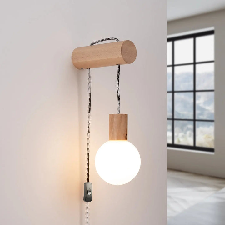 Applique murale nibmi g9 design minimaliste en bois avec ampoule ronde en verre dépoli et cordon tressé noir pour atmosphère chaleureuse