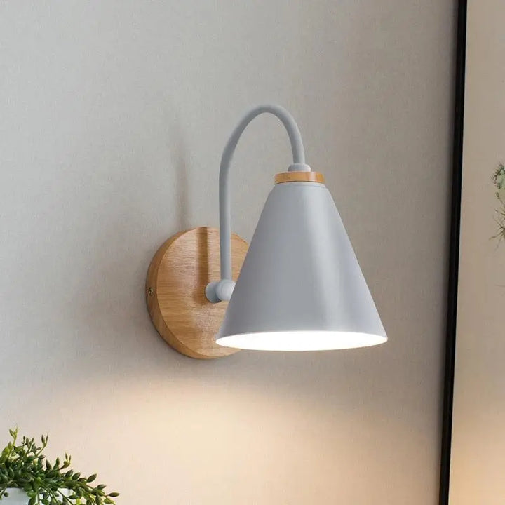 Applique Murale Bois Scandinave À Forme Conique Inversée