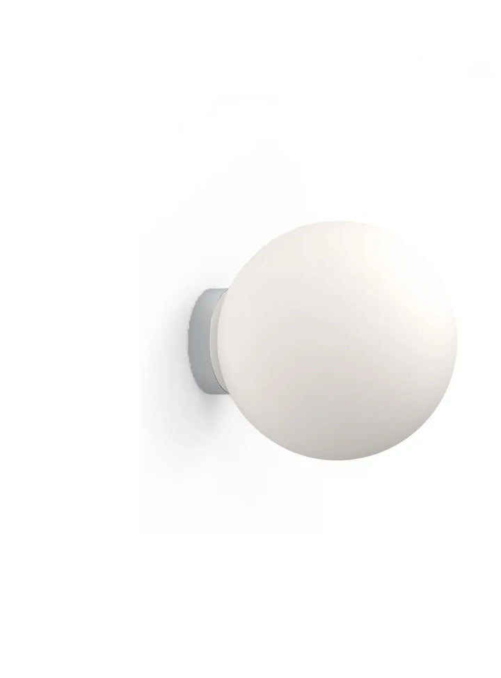 Applique Bola Sphere à rosace argentée, globe en verre opale de 30,5 cm