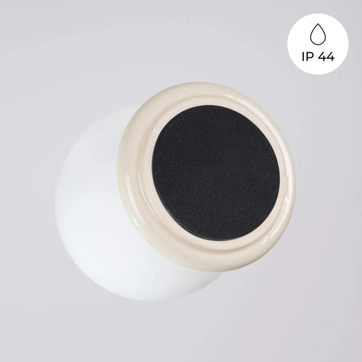 Jarre en céramique beige avec joint intérieur en caoutchouc noir pour une belle décoration lampe zori aux qualités esthétiques