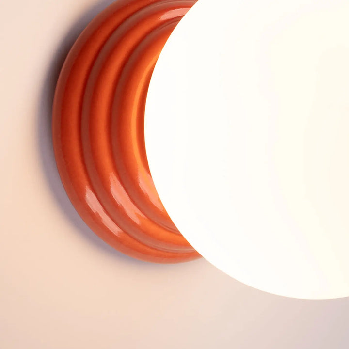 Lampe zori orange en céramique avec ridges concentriques pour une belle décoration et qualités esthétiques