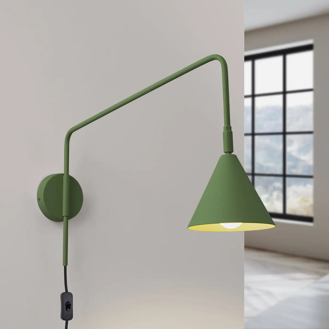 Applique Murale vert olive allumée, vue rapprochée