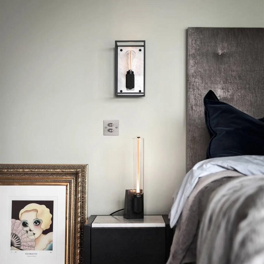 Applique murale Caged Medium en marbre blanc dans un intérieur #couleur_blanc