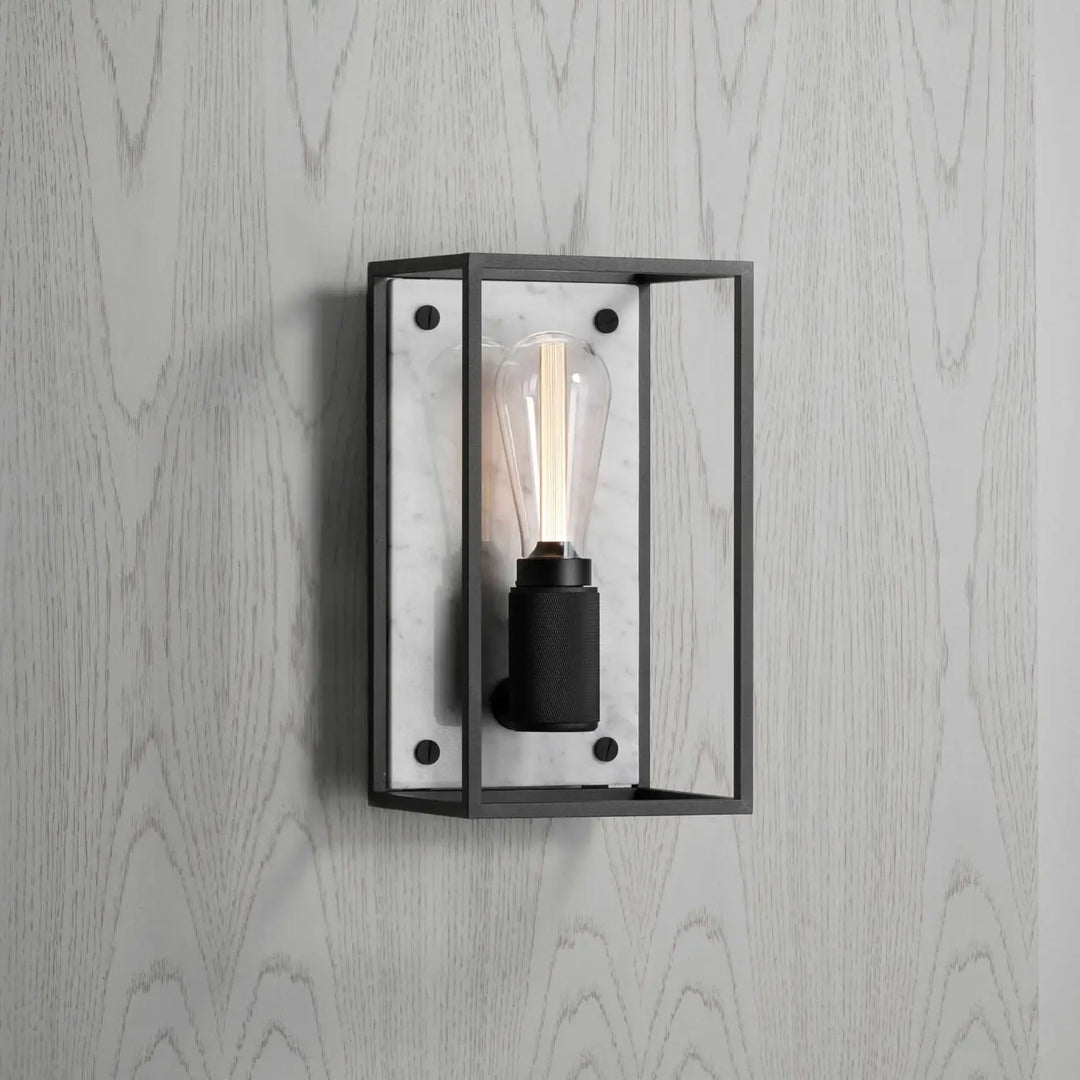 Applique murale Caged Medium en marbre blanc #couleur_blanc