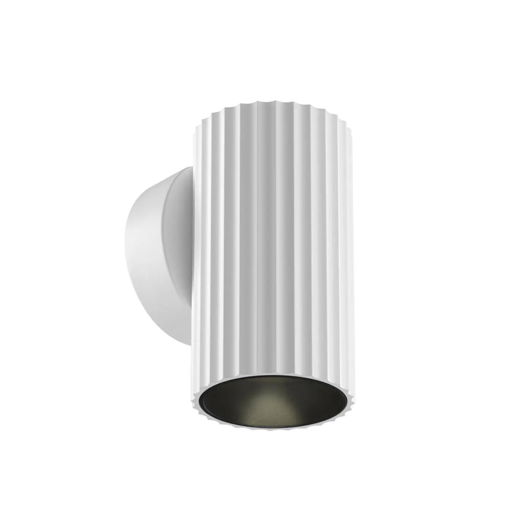 Applique murale calipso cylindre cannelé blanc mat avec intérieur noir pour un éclairage moderne et élégant