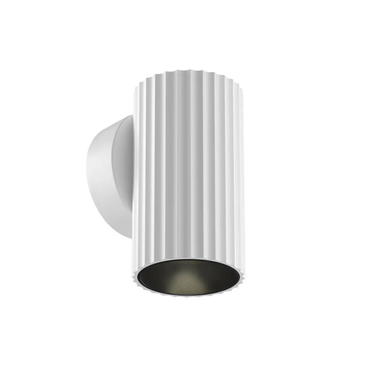Applique murale calipso cylindre cannelé blanc mat avec intérieur noir pour un éclairage moderne et élégant