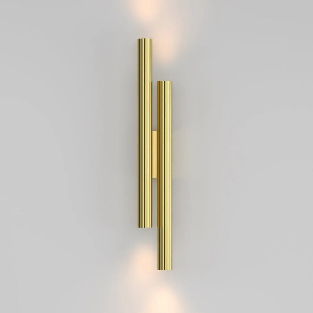 Applique murale calipso led en métal doré avec deux bras cylindriques rainurés et une barre centrale linéaire led