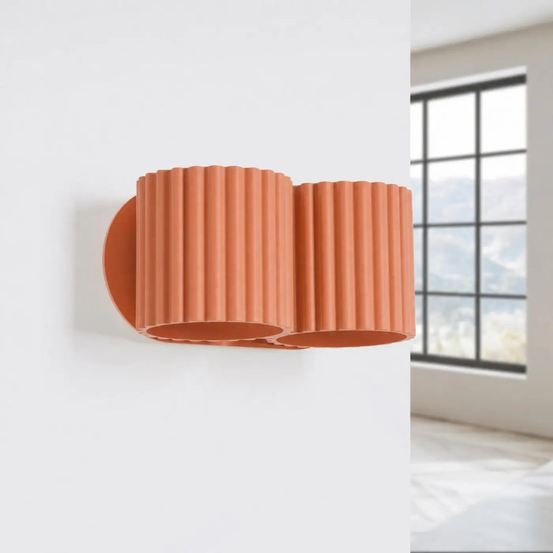 Applique murale ocre rouge éteinte, vue rapprochée