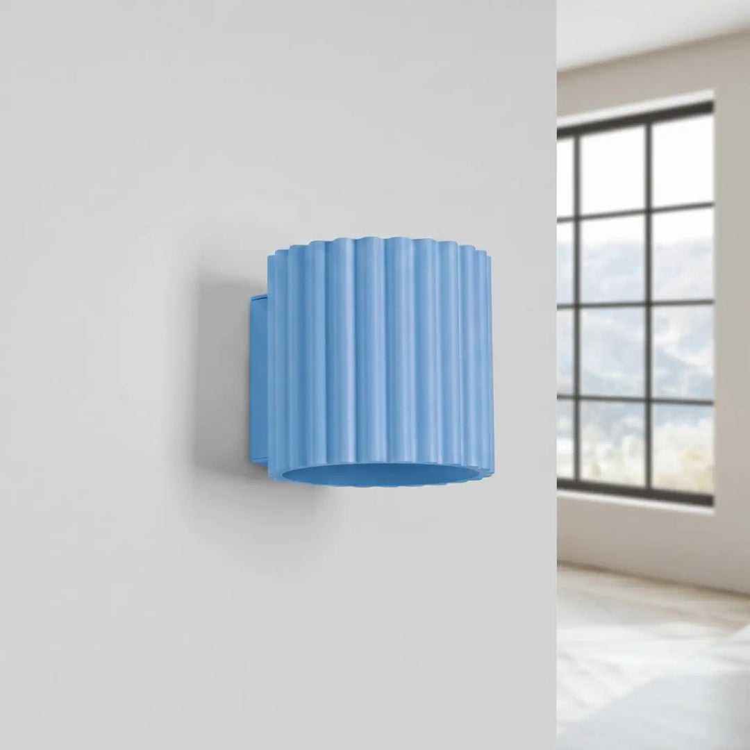 Applique murale bleu clair éteinte, vue rapprochée