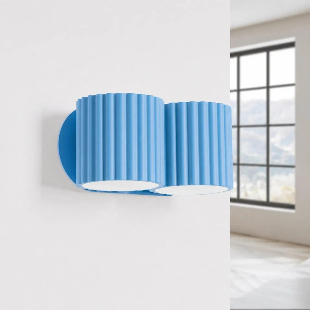 Applique murale bleu clair éteinte, vue rapprochée