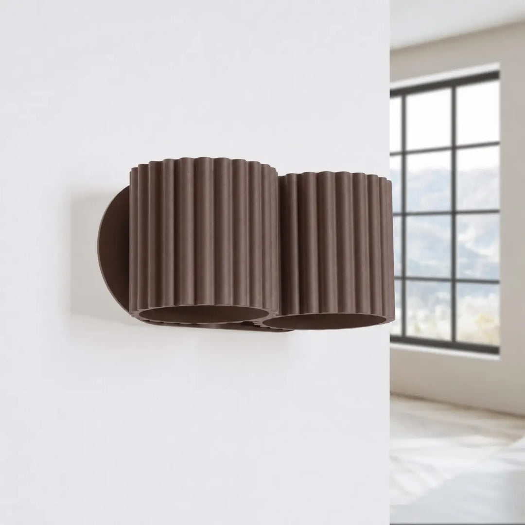 Applique murale marron éteinte, vue rapprochée