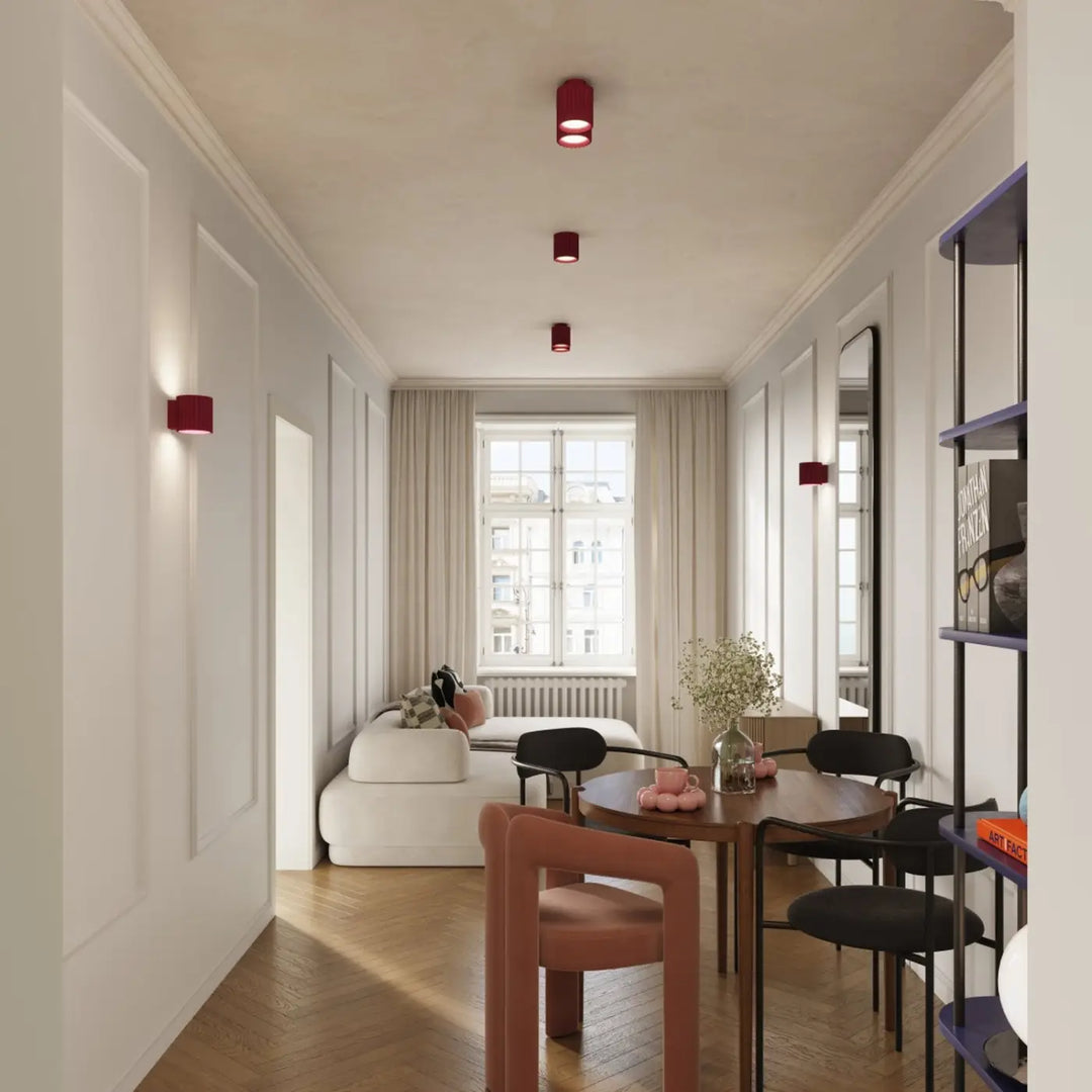 Applique murale bordeaux dans un intérieur contemporain