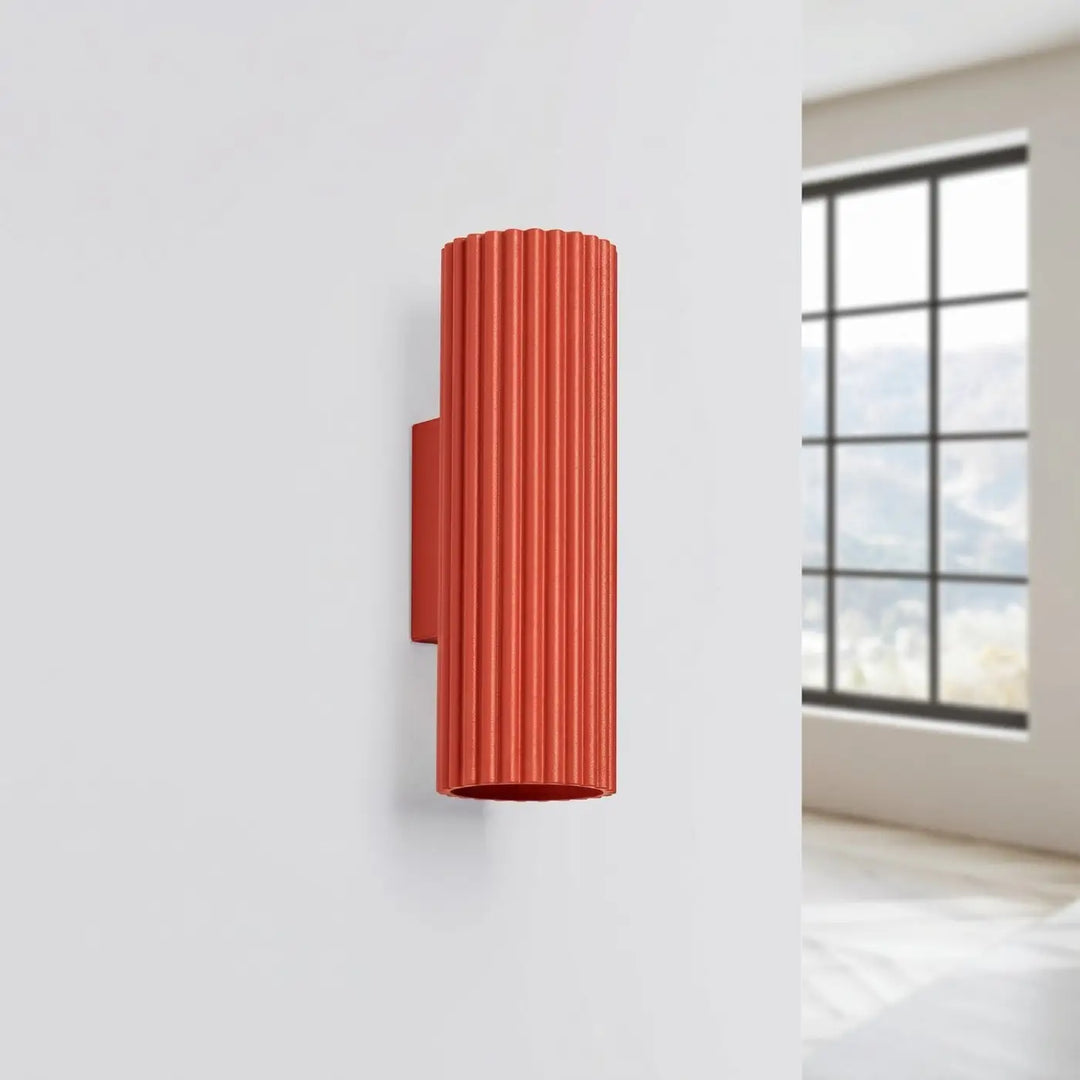 Applique Murale rouge éteinte, vue rapprochée