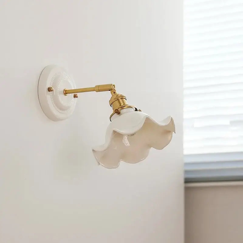 Applique murale en céramique avec abat-jour en forme de fleur