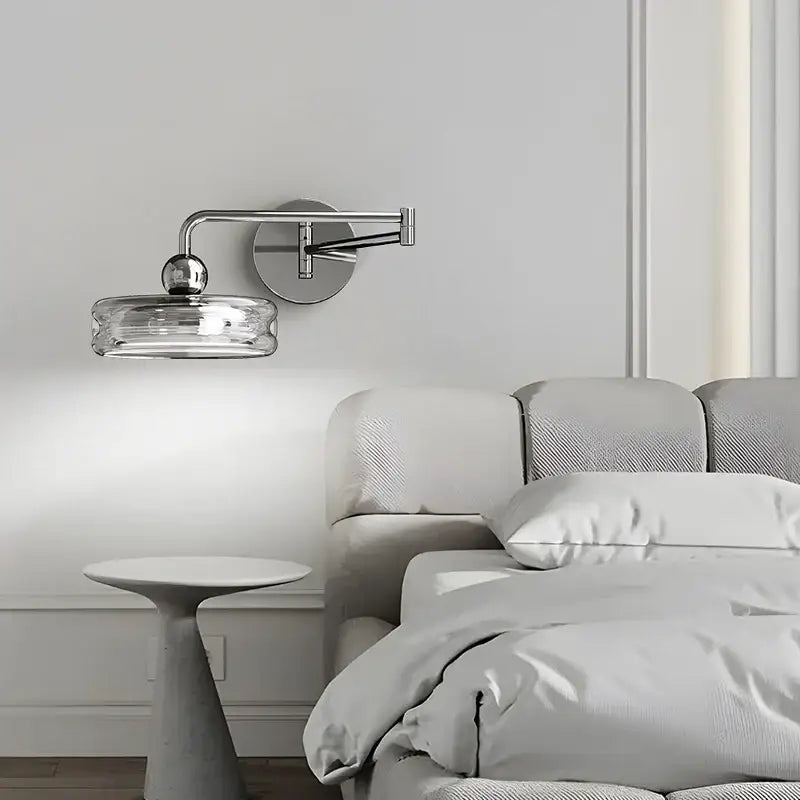 Applique Murale Chromée Avec Abat-Jour En Aluminium Transparent