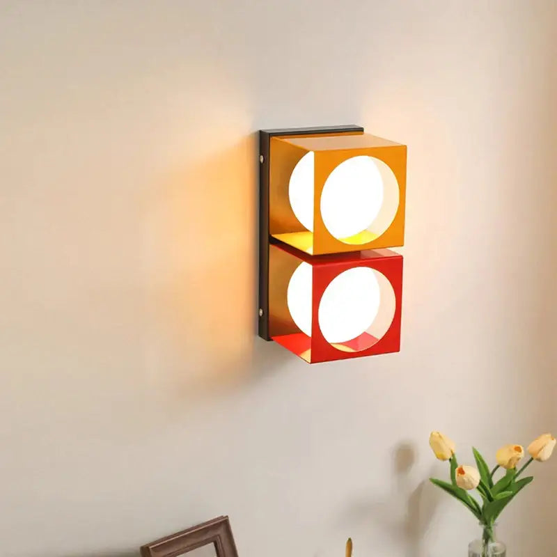 Applique murale colorée design contemporaine en rouge et jaune