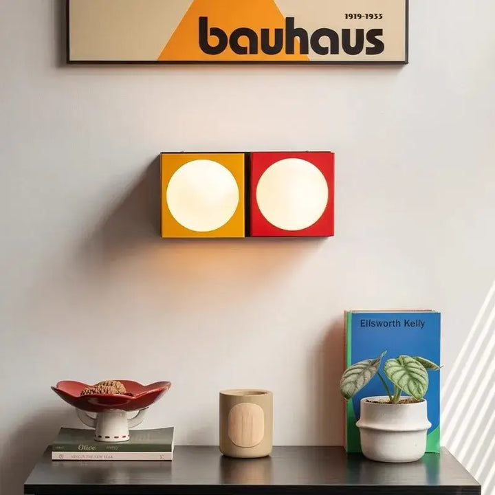 Applique murale colorée design contemporaine en rouge et jaune