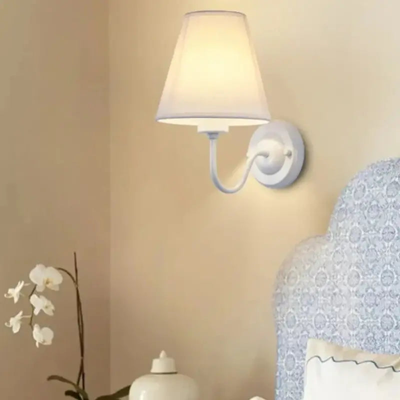 Applique murale contemporaine avec abat-jour tissu