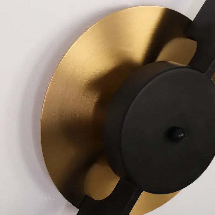 Applique murale contemporaine dorée et noire style design