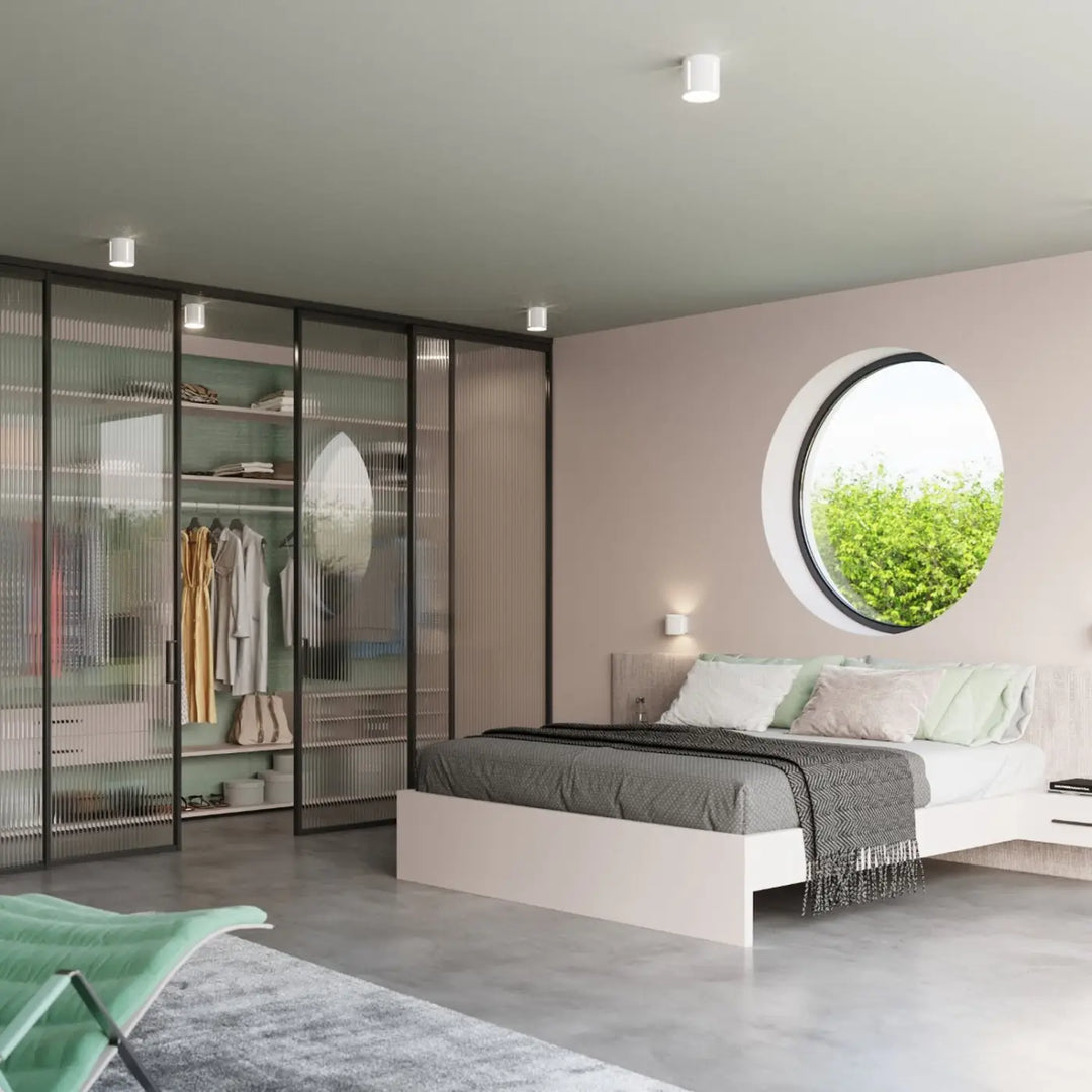 Applique murale blanc dans une chambre