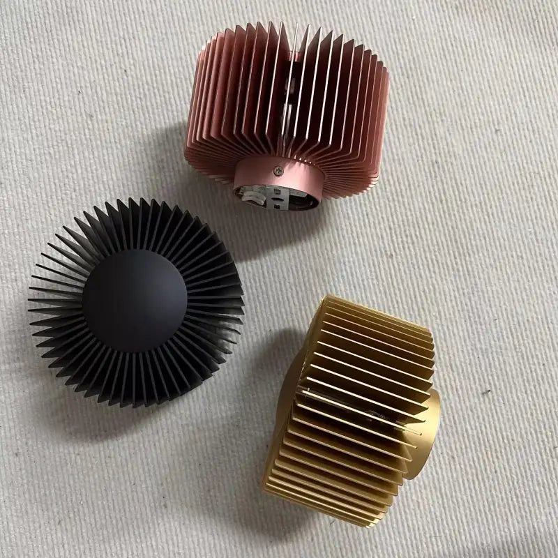 Applique Murale Design Avec Ailettes Et Halo Lumineux

