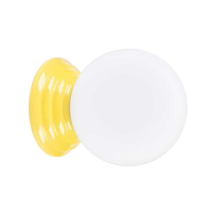 Applique murale zori en céramique jaune et blanche brillante avec qualités esthétiques pour une belle décoration