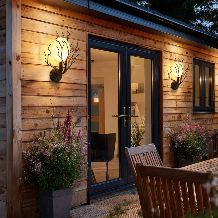 Applique murale design branches en métal et globe lumineux chic