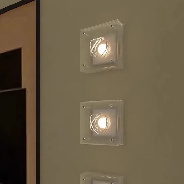 Applique design carrée en verre transparent beige élégante