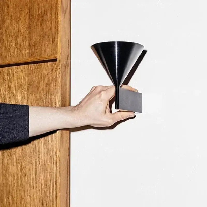 Applique Murale Design Cône Métal Moderne Style Épuré