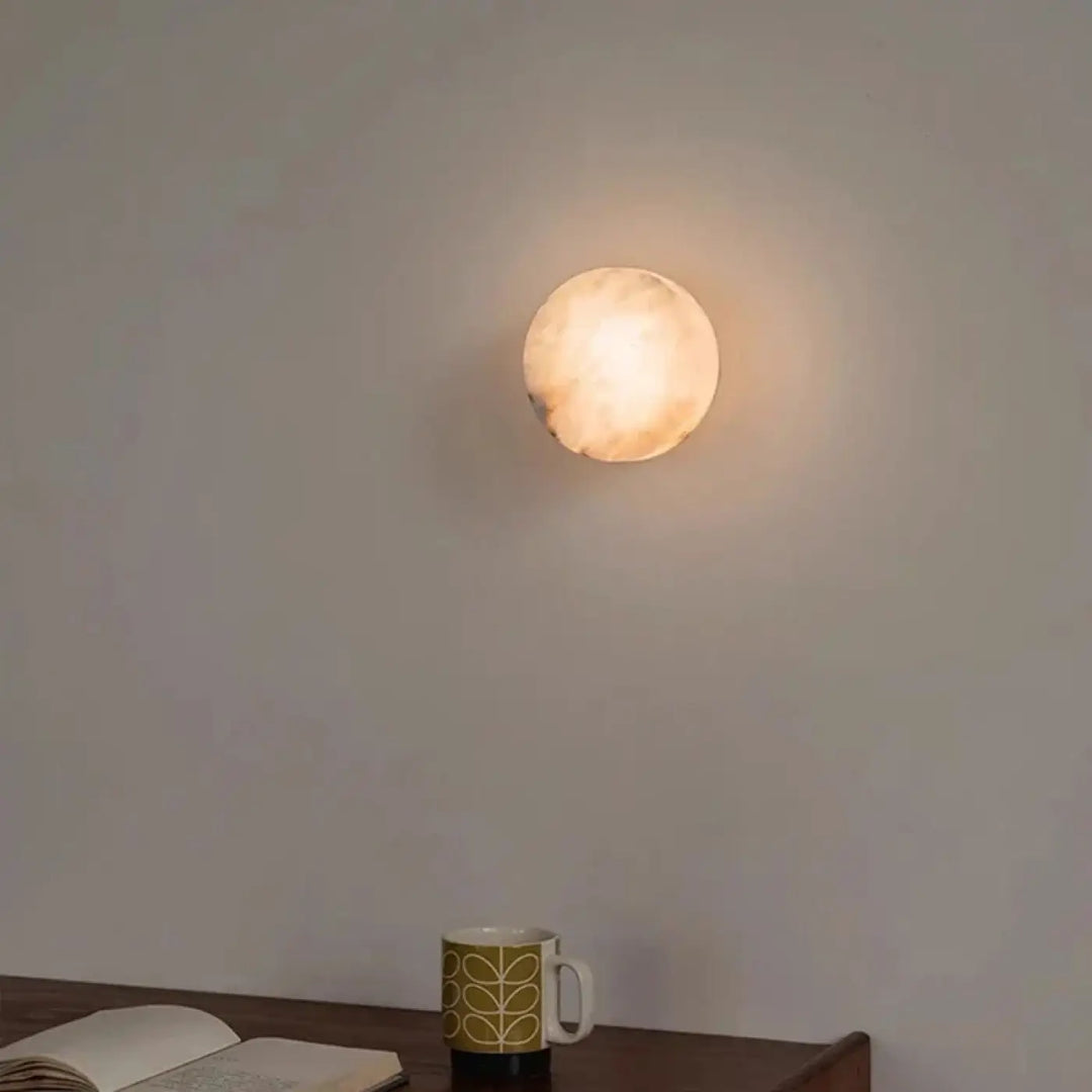 Applique murale laurel avec lumière décorative chaude, forme circulaire et texture naturelle pierreuse