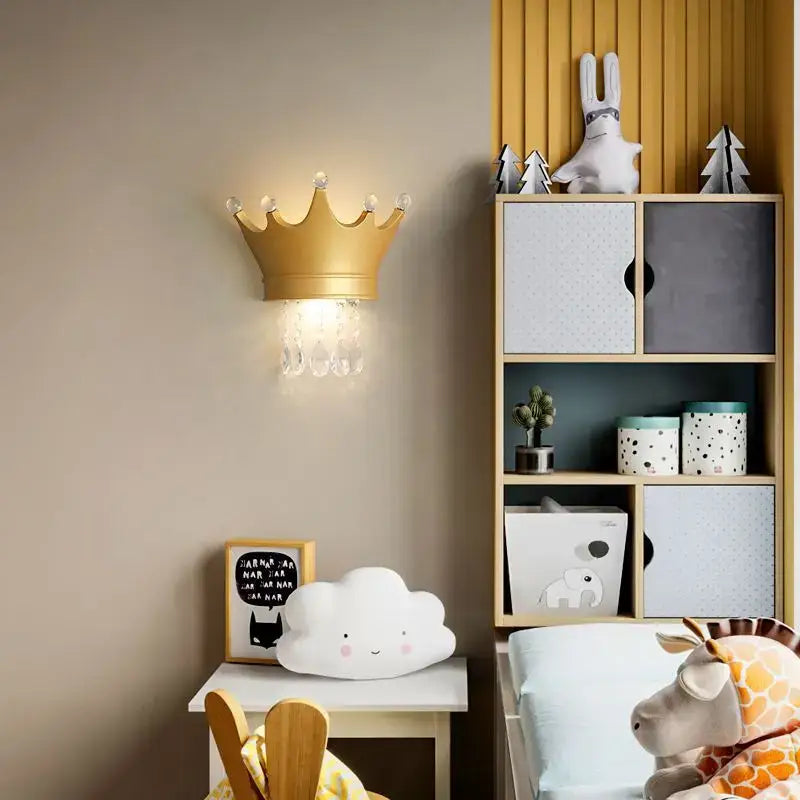Applique murale design couronne avec pampilles pour chambre enfant