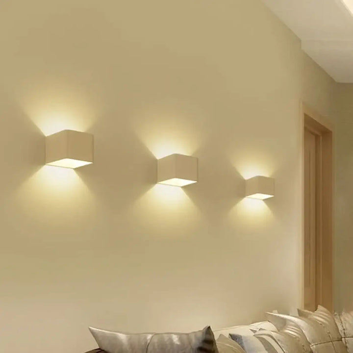 Applique murale tesser minimaliste à trois carreaux avec éclairage chaud et doux pour ambiance chaleureuse