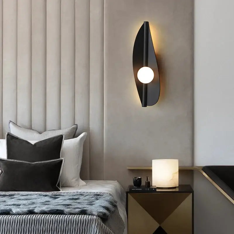 Applique murale design minimaliste en métal doré