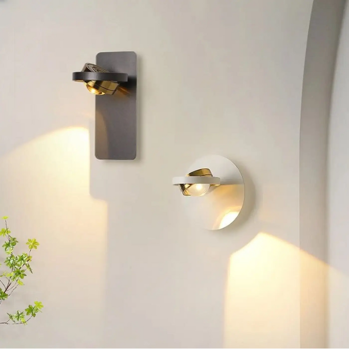 Applique murale fokus avec finition métallique moderne et lumière chaude ciblée pour intérieur élégant