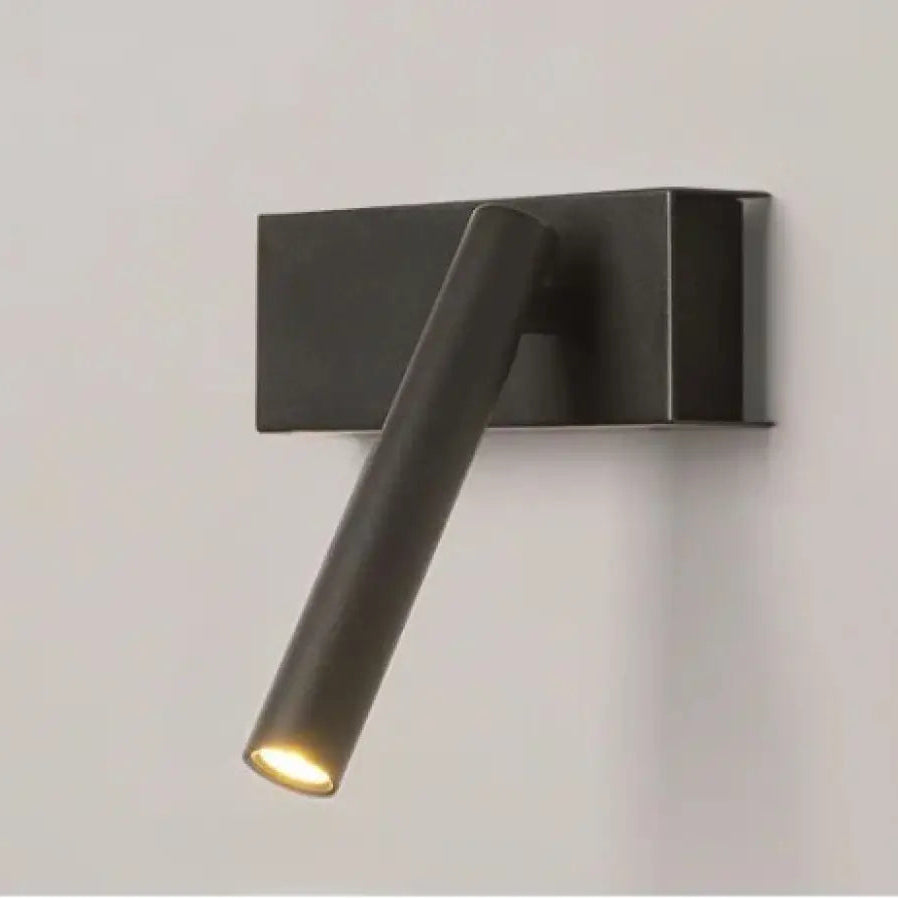Applique murale fokus en finition mate noire avec bras ajustable et design angulaire pour intérieur contemporain