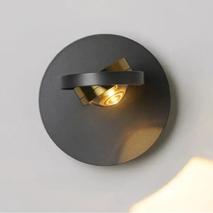 Applique murale fokus moderne noire et or avec base circulaire et fixation éclairage ajustable pour mur intérieur