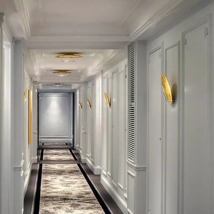 Applique Murale Design Ronde Dorée Effet Lune Élégante

