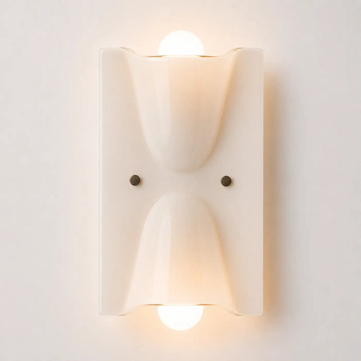 Applique murale kavia en verre sculpté crème avec double sens et fixations métalliques sombres pour ampoules chaudes
