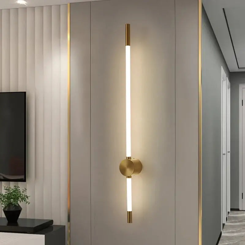 Applique Murale Dorée Avec Long Tube LED Design Contemporain
