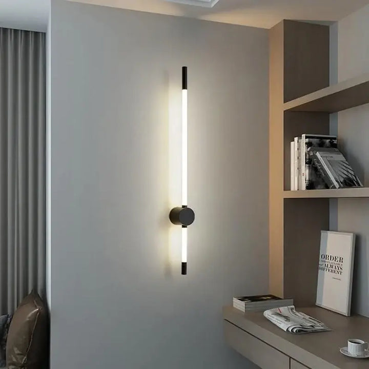 Applique Murale Dorée Avec Long Tube LED Design Contemporain