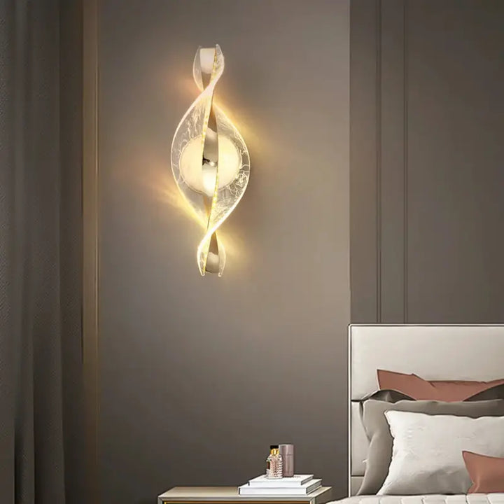 Applique Murale Dorée Originale Goutte Twistée